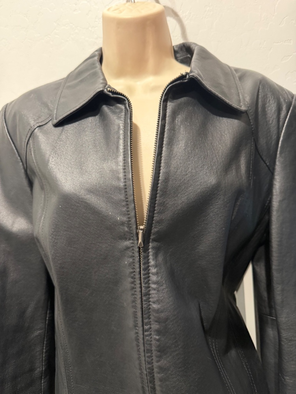 Leather jacket - Picture 2 of 7